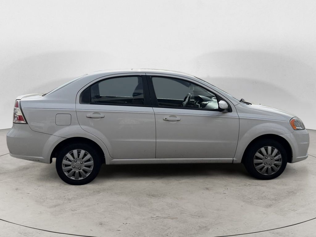 Used 2010 Chevrolet Aveo LT FWD image 6