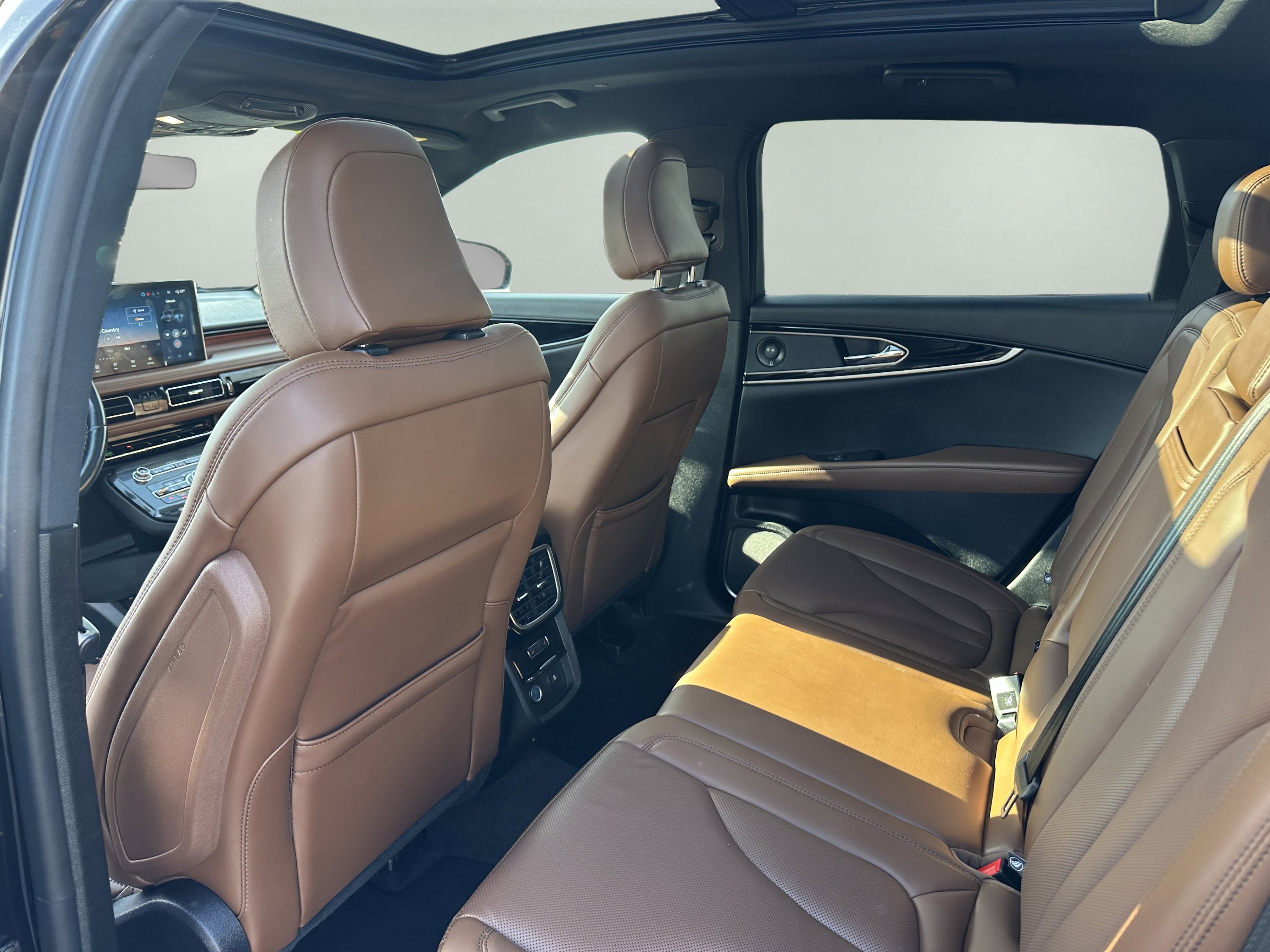 Used 2023 Lincoln Nautilus Reserve w/ Equipment Group 201A image 10