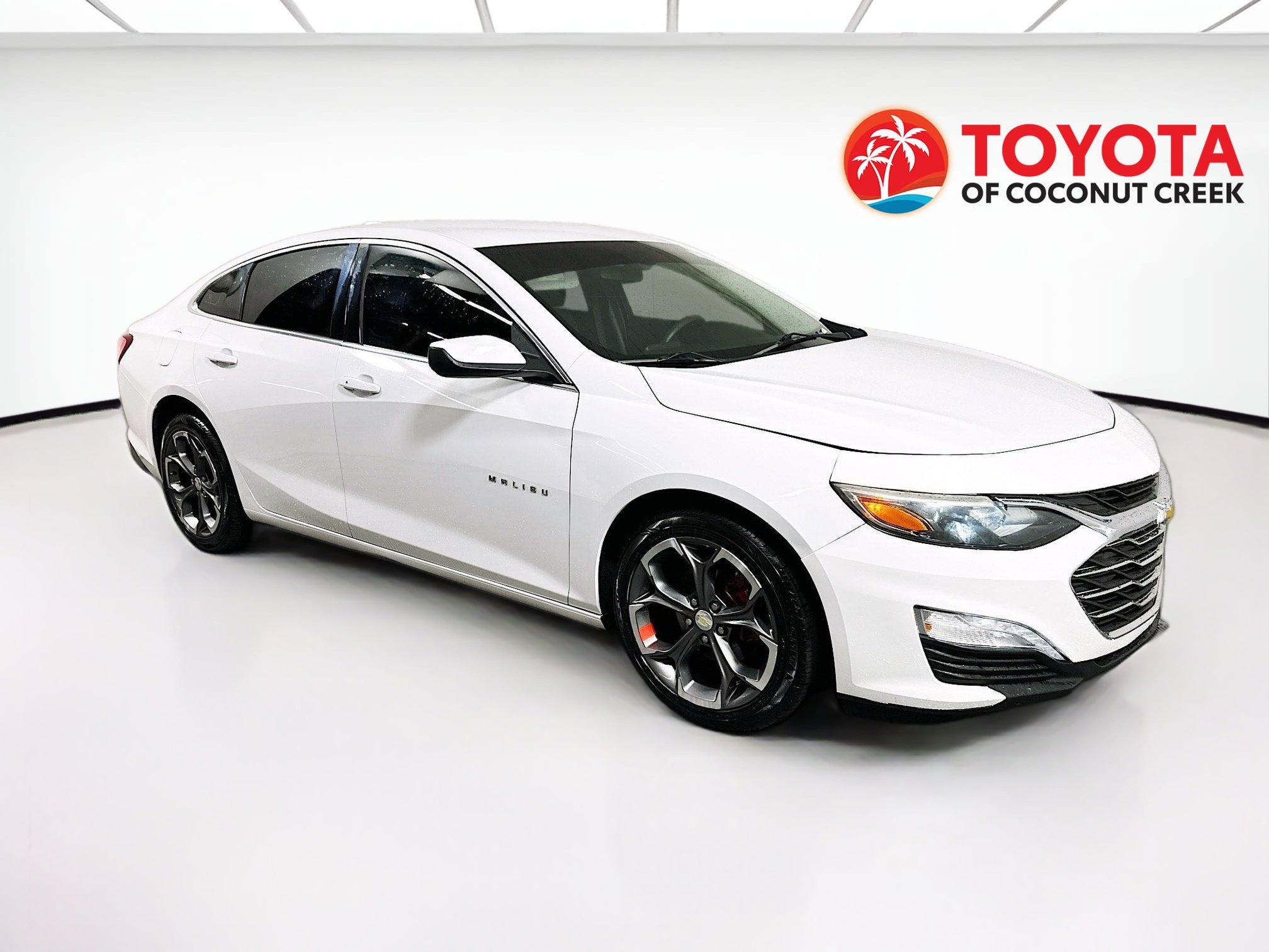 Used 2021 Chevrolet Malibu LT FWD image 1