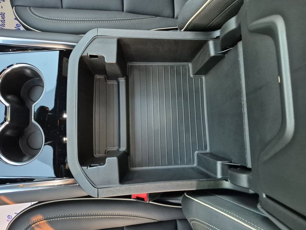 New 2026 Chevrolet Suburban Premier image 26