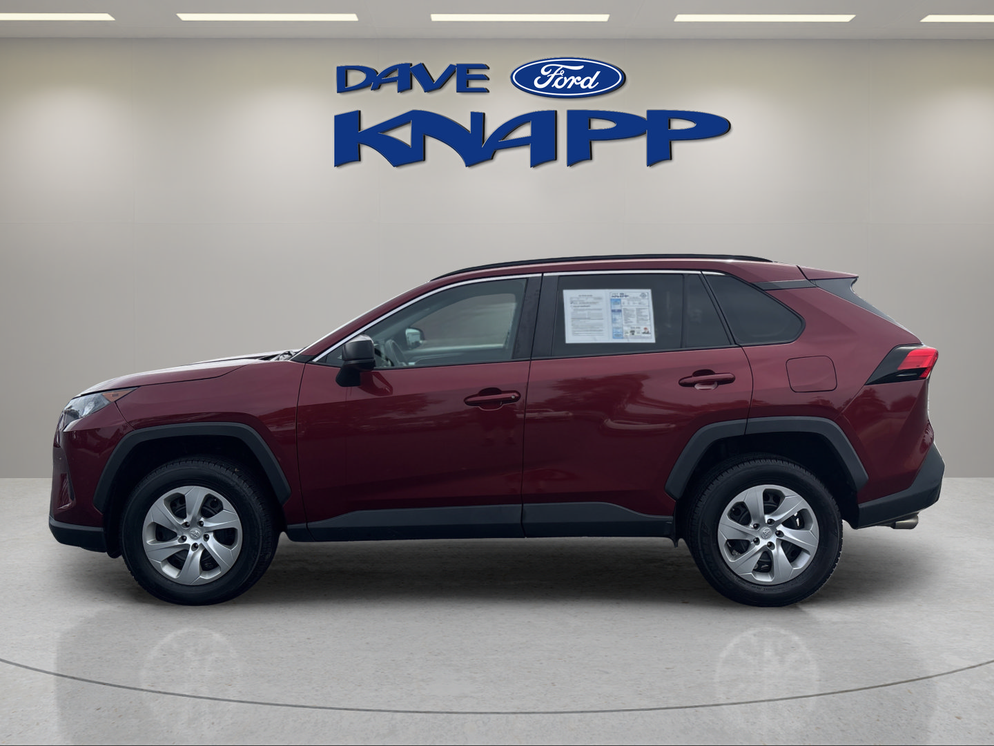 Used 2019 Toyota RAV4 LE w/ Carpet Mat Package FWD image 4