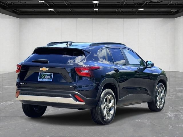 Used 2025 Chevrolet Trax LT w/ LT Convenience Package FWD image 5