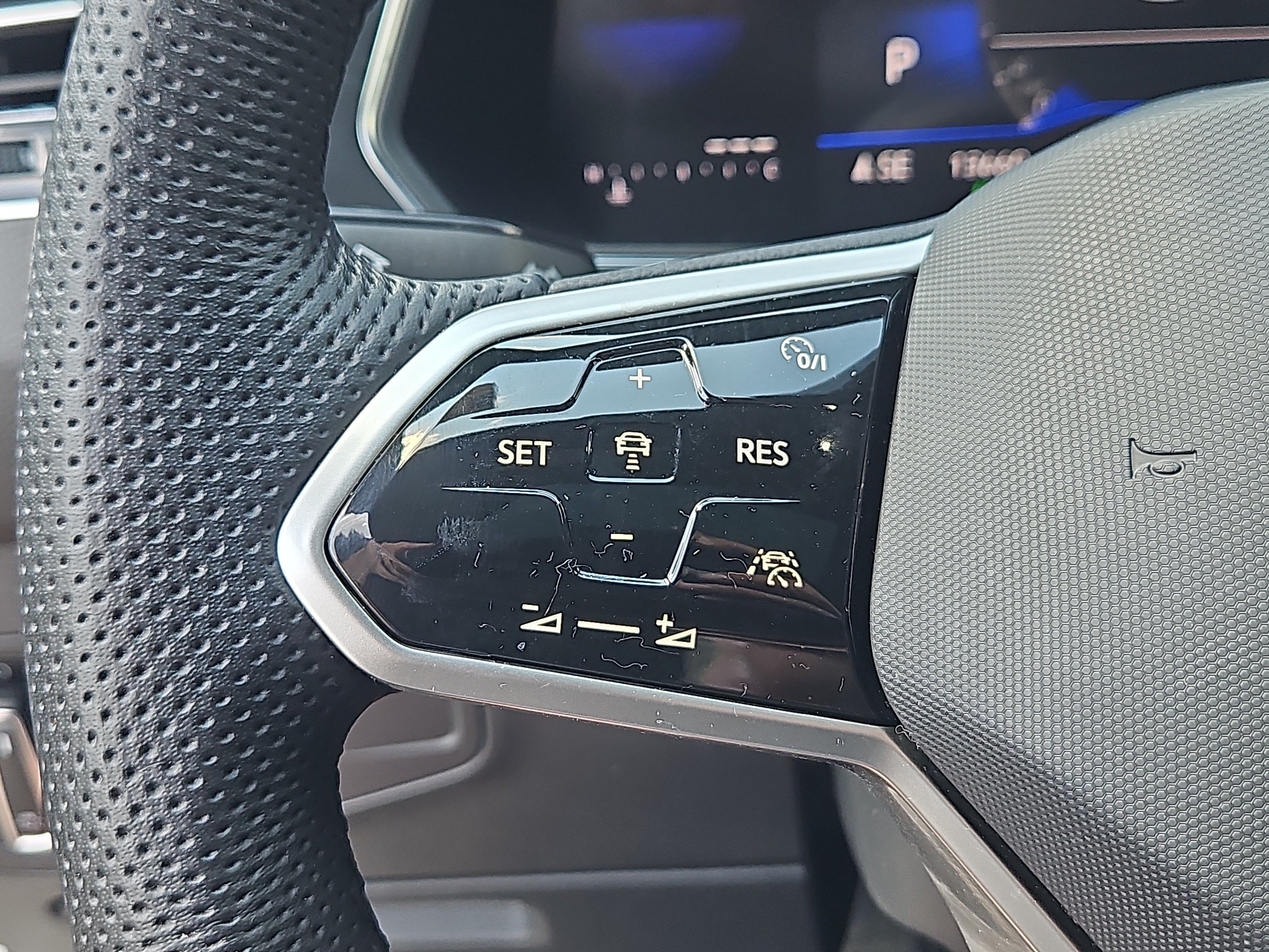 Certified 2024 Volkswagen Tiguan SE R-Line AWD/4WD image 19