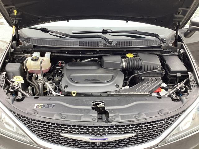Used 2020 Chrysler Pacifica Touring-L Plus image 23
