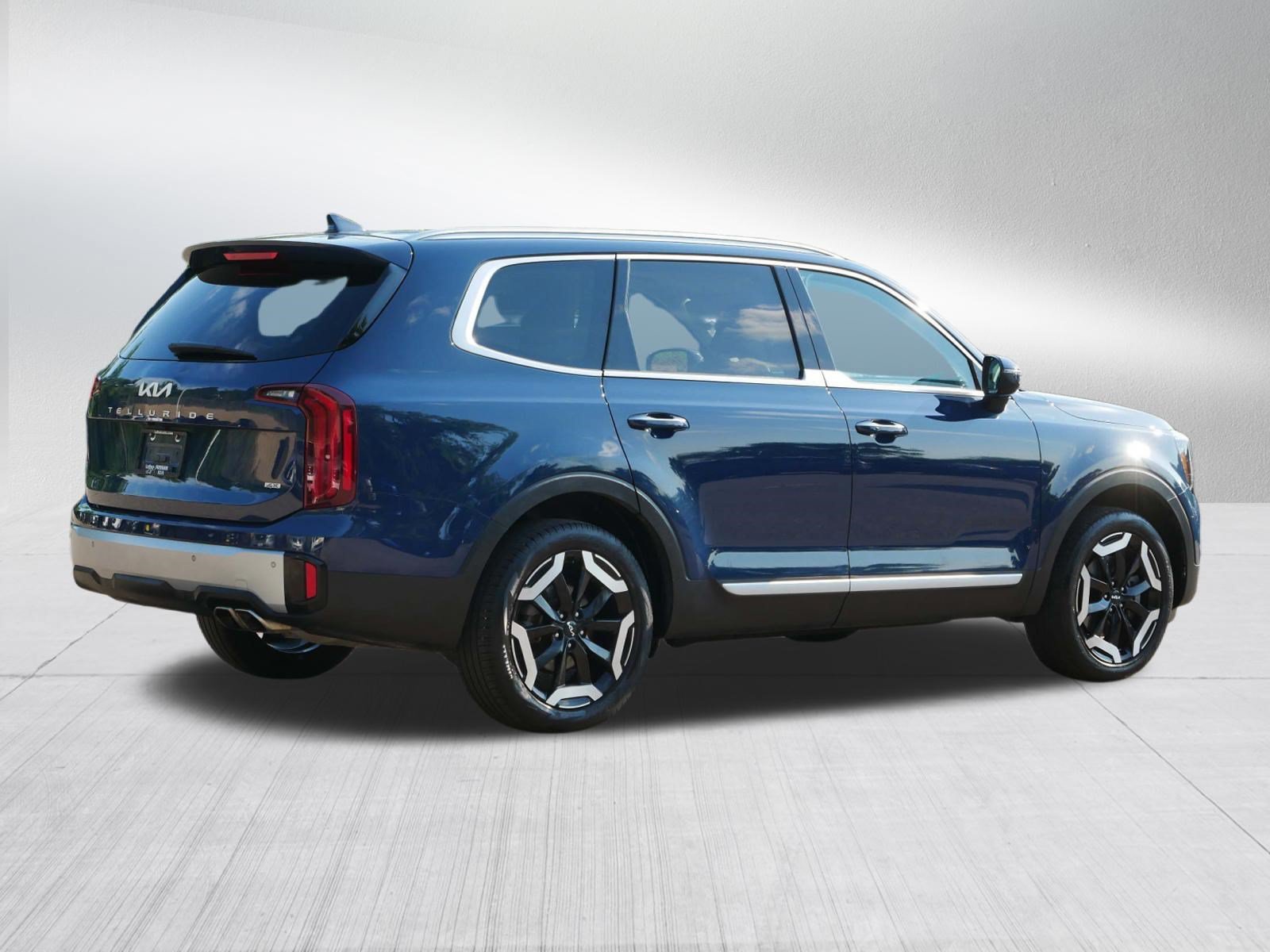 Certified 2024 Kia Telluride S w/ S Sunroof Package AWD/4WD image 7