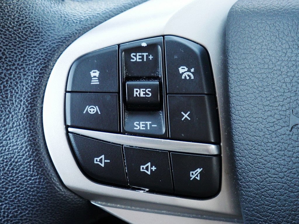 Used 2020 Ford Explorer XLT w/ Equipment Group 202A AWD/4WD image 32