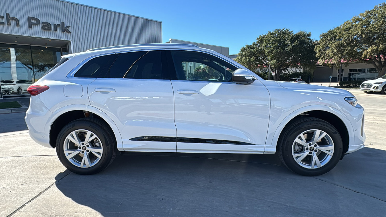 Used 2025 Audi Q5 Premium w/ Convenience Package AWD/4WD image 8