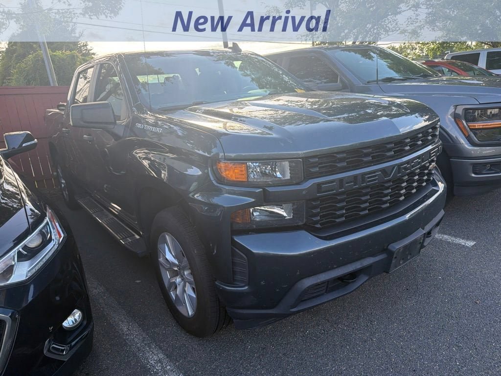 Used 2019 Chevrolet Silverado 1500 Custom w/ Custom Value Package AWD/4WD image 3