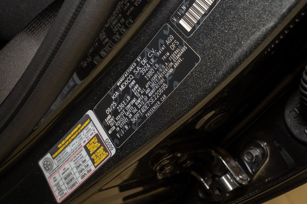 New 2025 Kia K4 LXS image 18