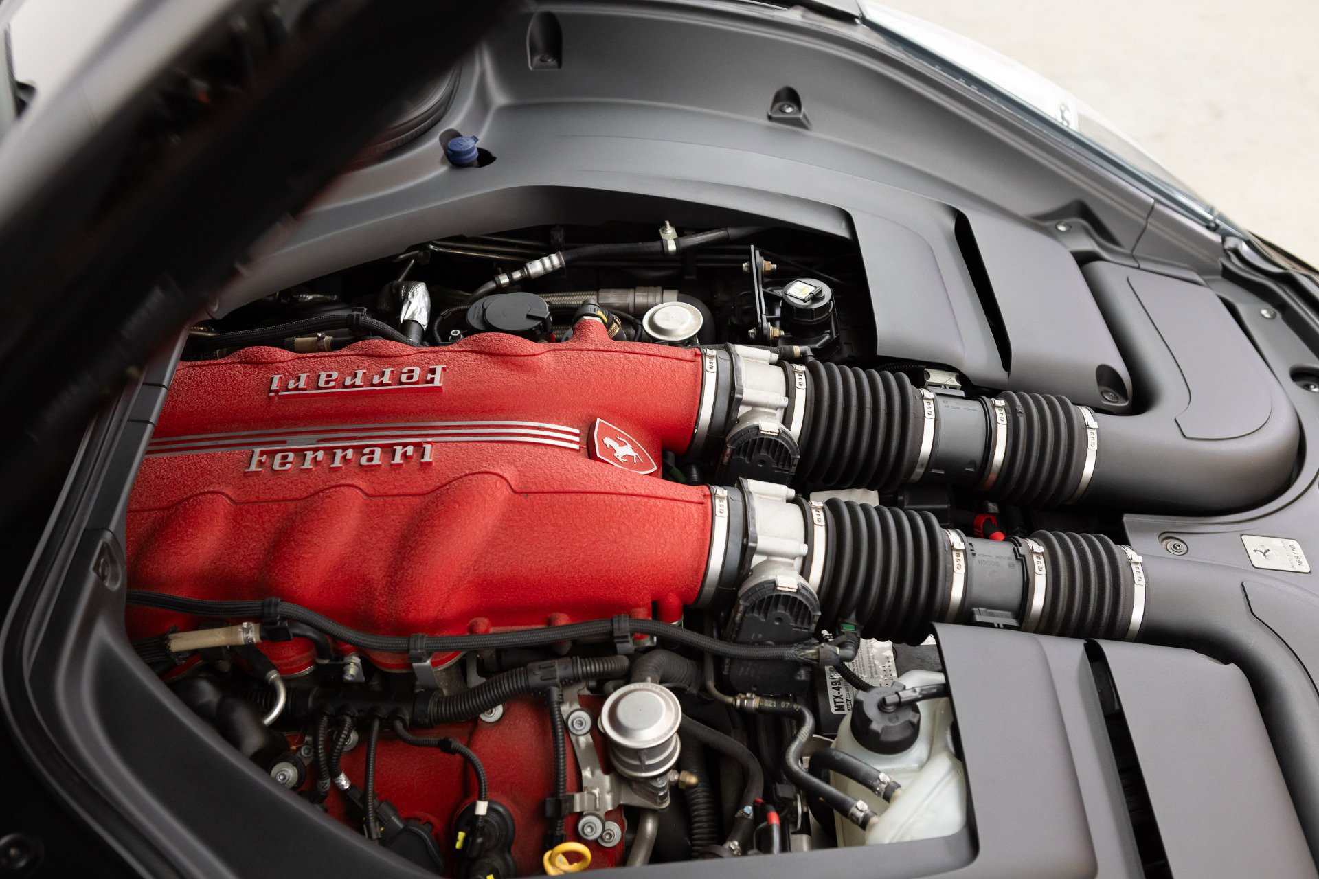 Used 2010 Ferrari California image 94