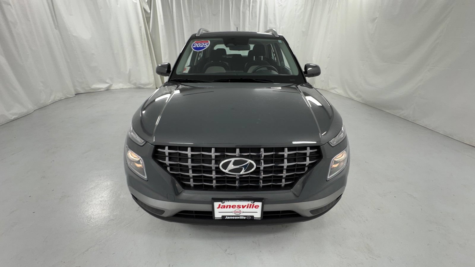 Used 2025 Hyundai Venue SEL FWD image 8