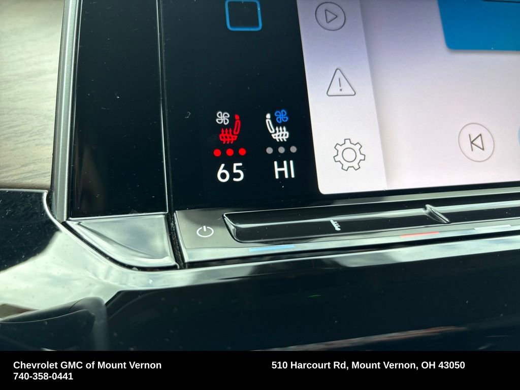 Used 2025 Volkswagen Atlas SE image 32