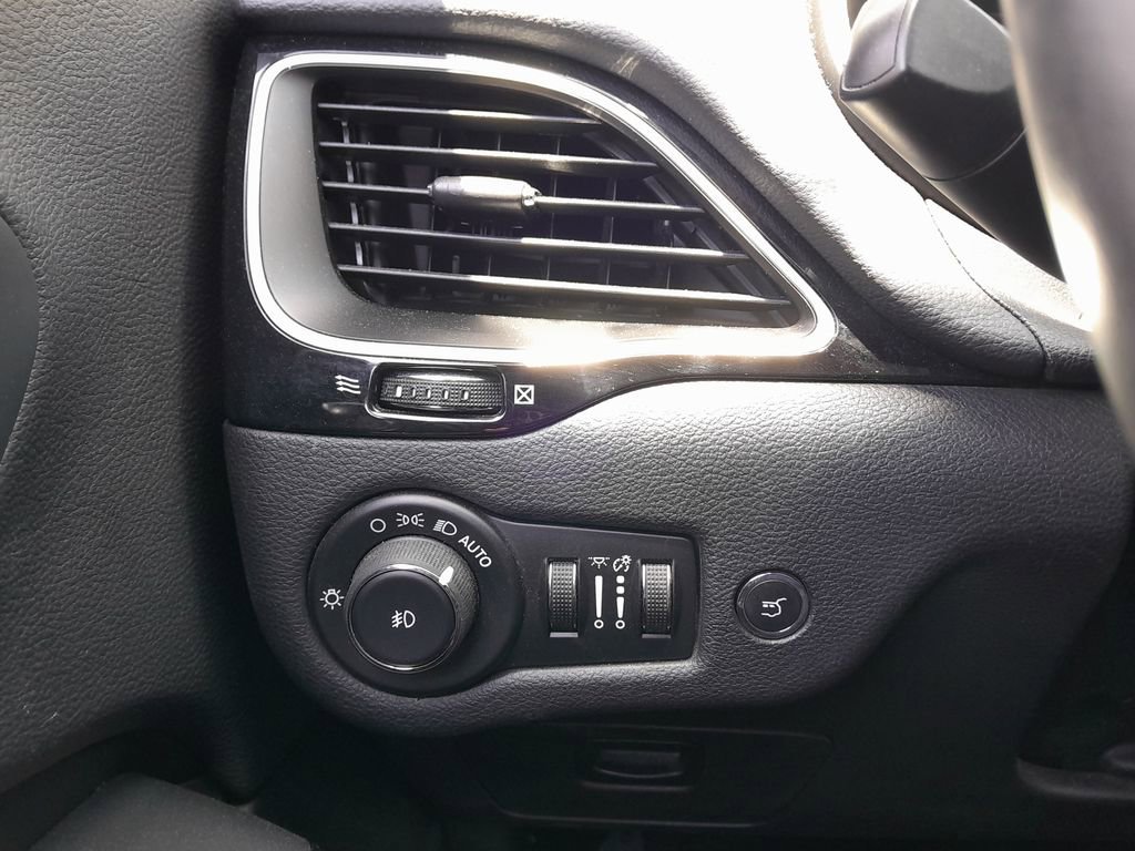 Used 2019 Jeep Cherokee Latitude Plus AWD/4WD image 15
