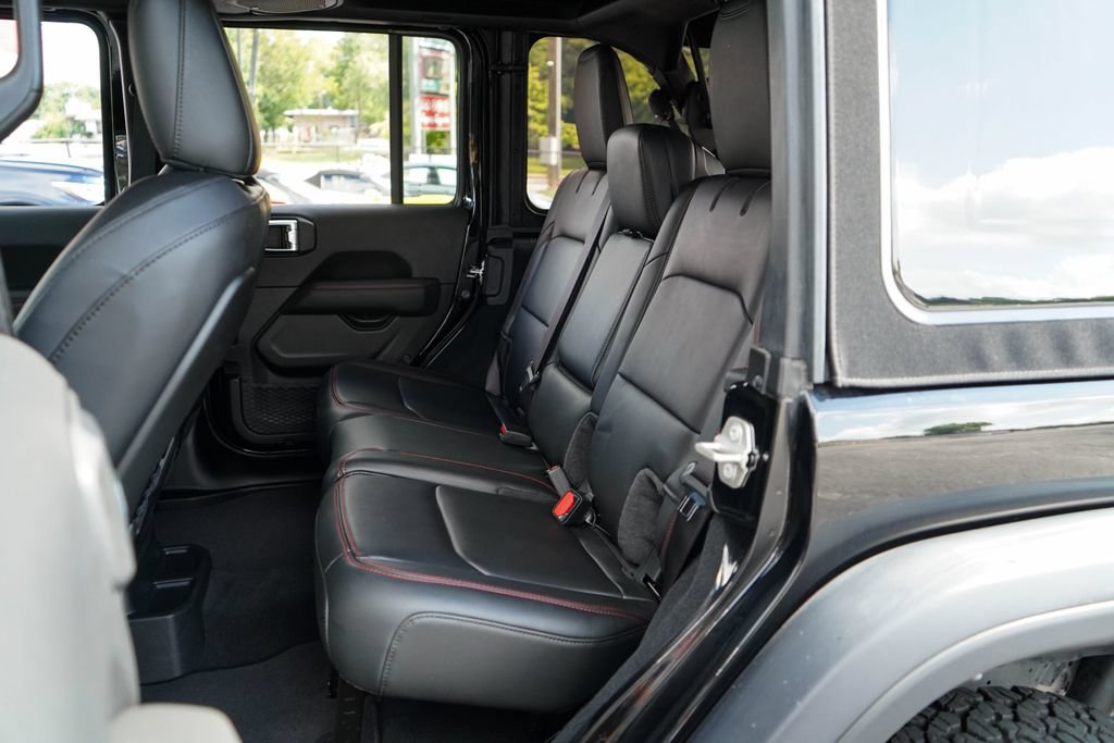 Used 2024 Jeep Wrangler Unlimited Rubicon w/ Technology Group AWD/4WD image 8