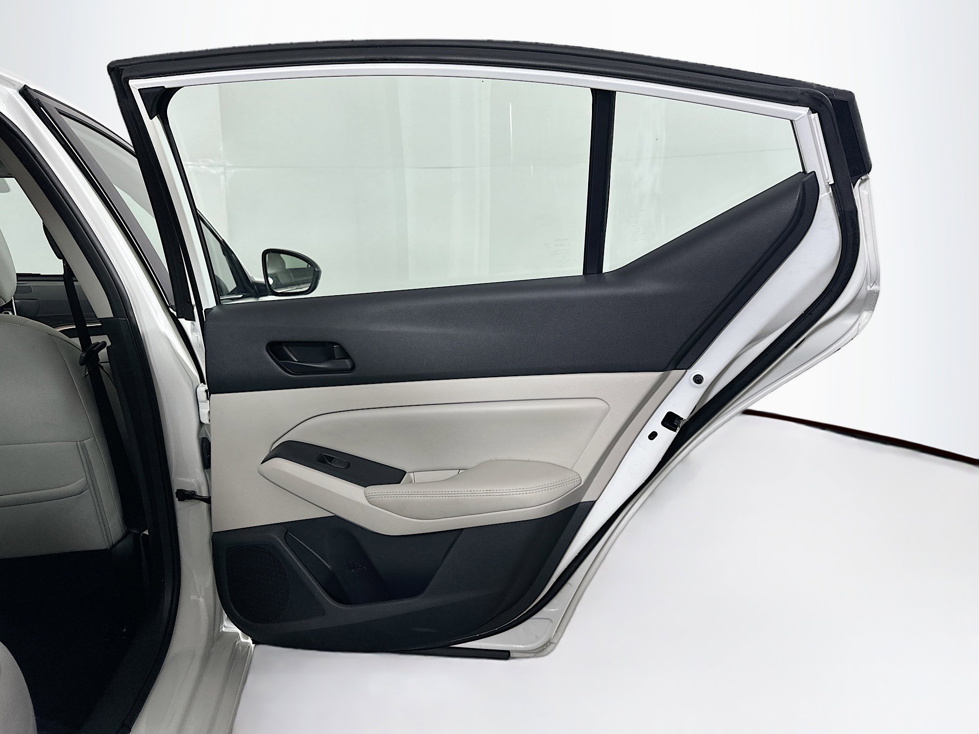 Used 2025 Nissan Altima 2.5 SV image 28