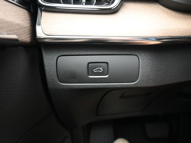 New 2026 Volvo XC90 B6 Core w/ Protection Package Premier image 28