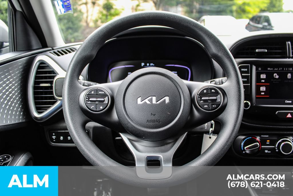 Used 2025 Kia Soul LX w/ LX Technology Package FWD image 24