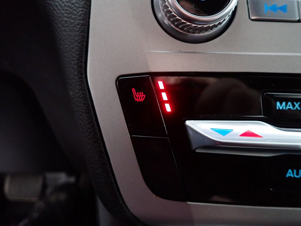 Used 2023 Ford Explorer XLT AWD/4WD image 4