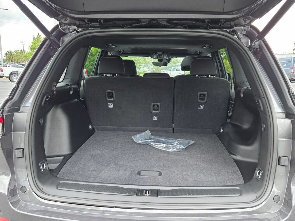 New 2025 Jeep Grand Cherokee Laredo X w/ Luxury Tech Group I RWD image 13