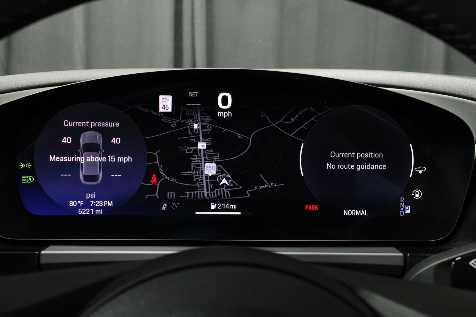 Certified 2025 Porsche Macan Electric RWD image 12
