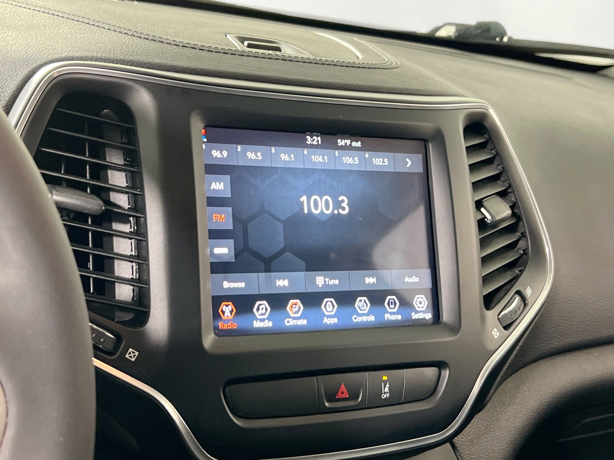 Used 2022 Jeep Cherokee Latitude w/ Sun & Sound Group image 14