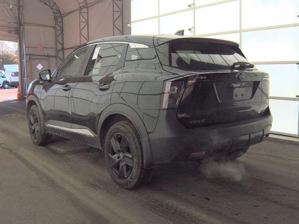 Used 2025 Nissan Kicks SV w/ Illumination Package image 3