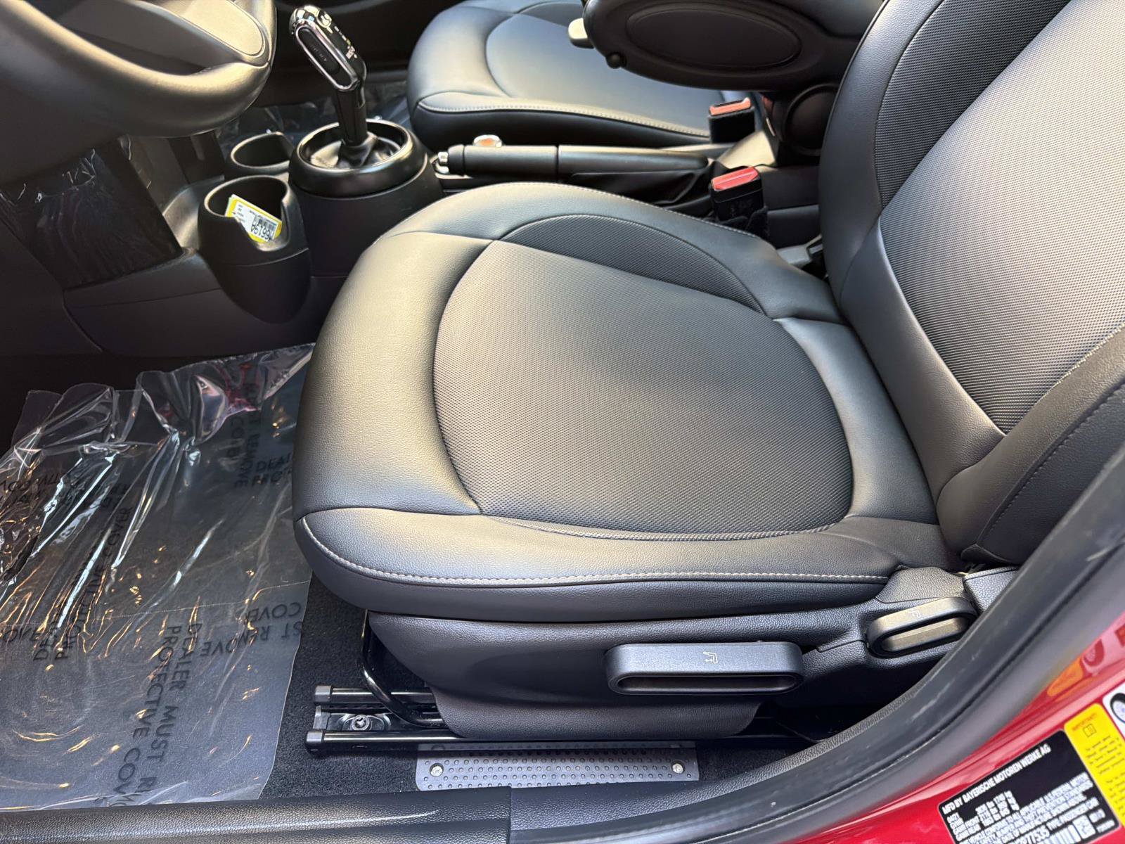 Used 2022 MINI Cooper 4-Door Hardtop FWD image 14