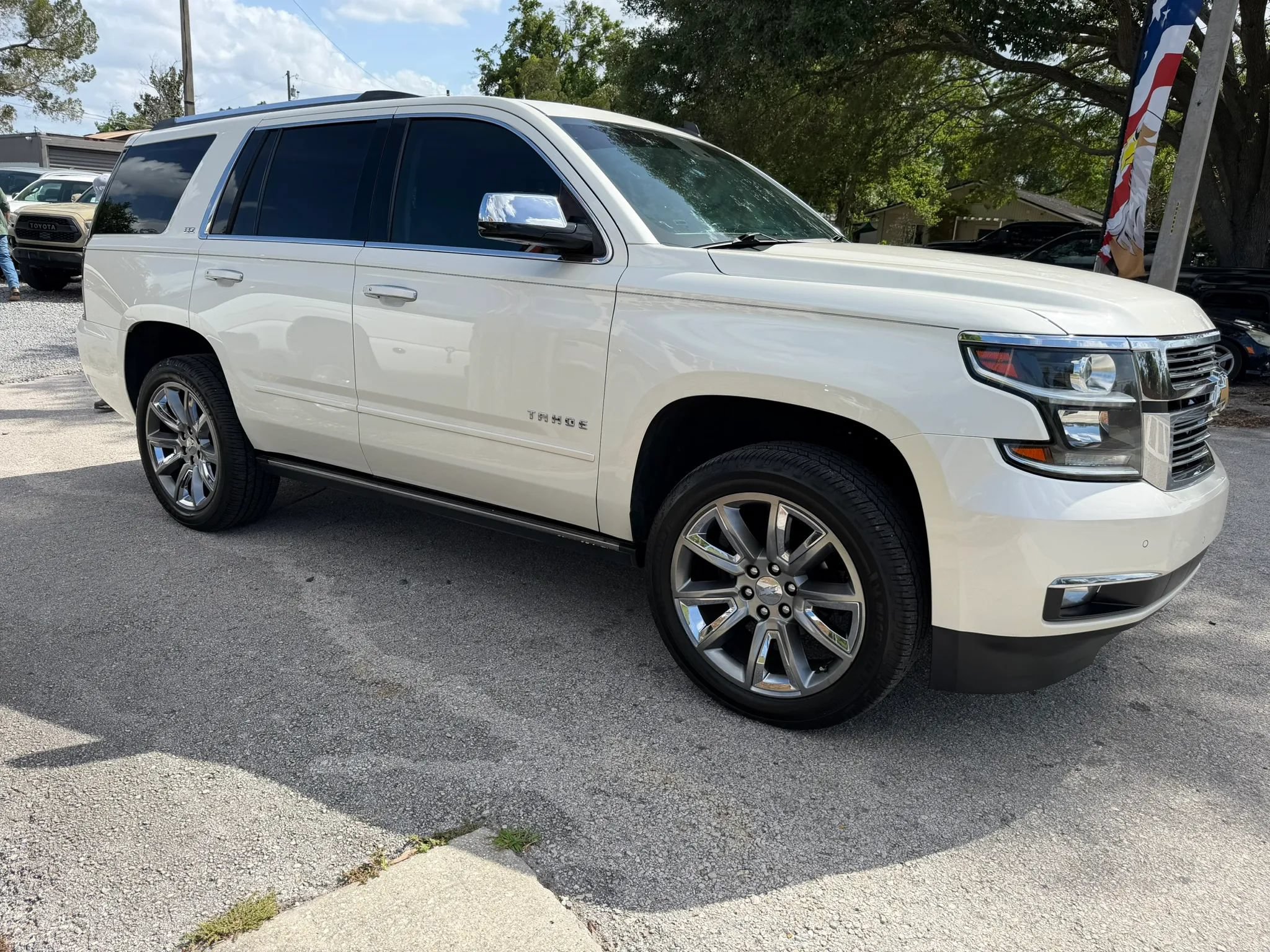 Used 2015 Chevrolet Tahoe LTZ RWD image 3