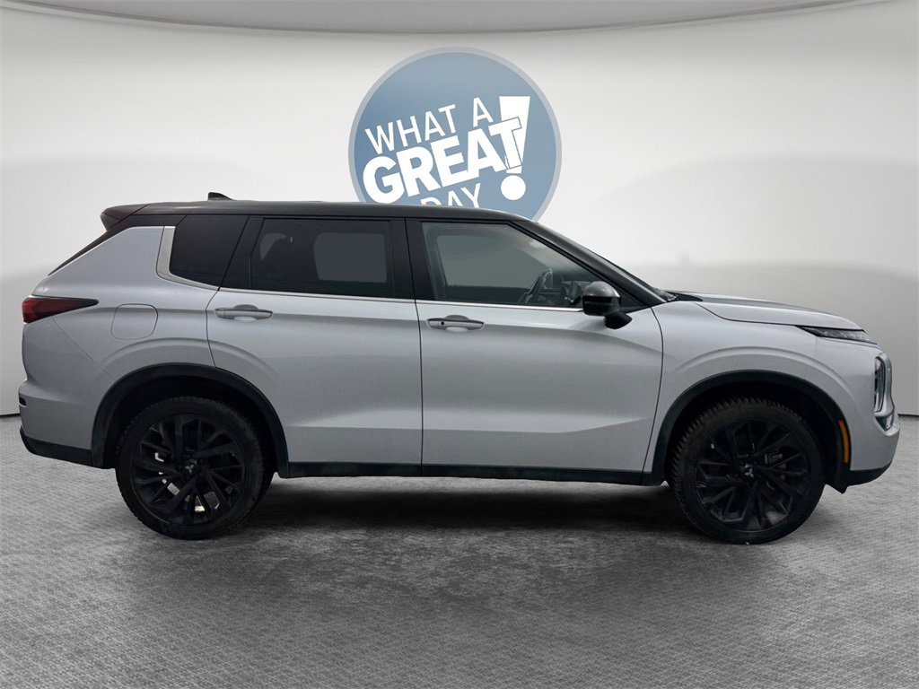 Used 2023 Mitsubishi Outlander SEL Black Edition image 2