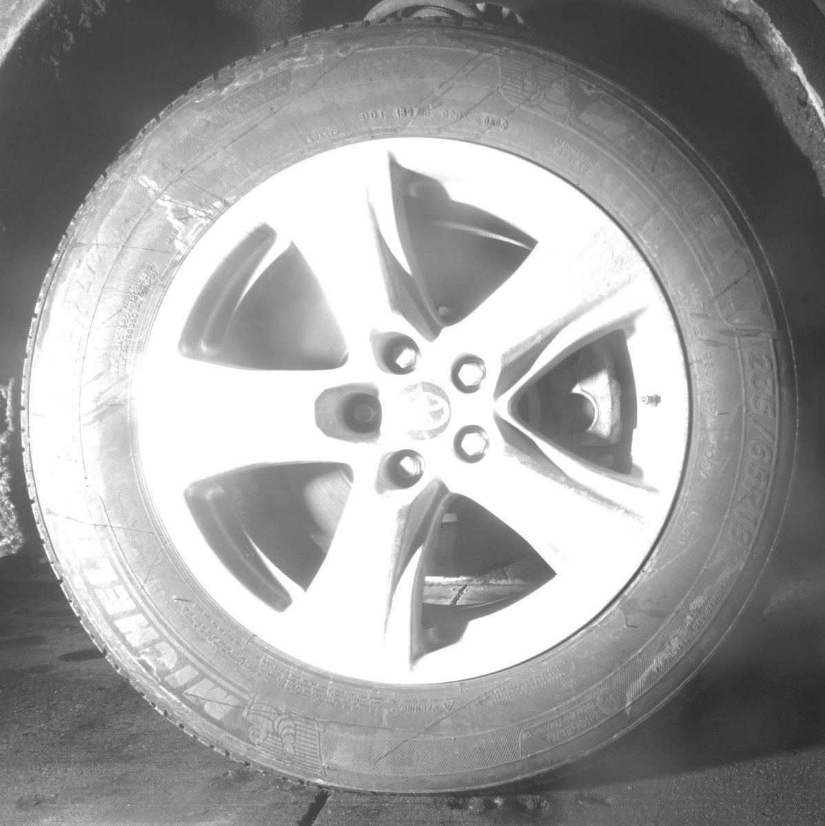 Used 2025 Toyota Highlander LE FWD image 13