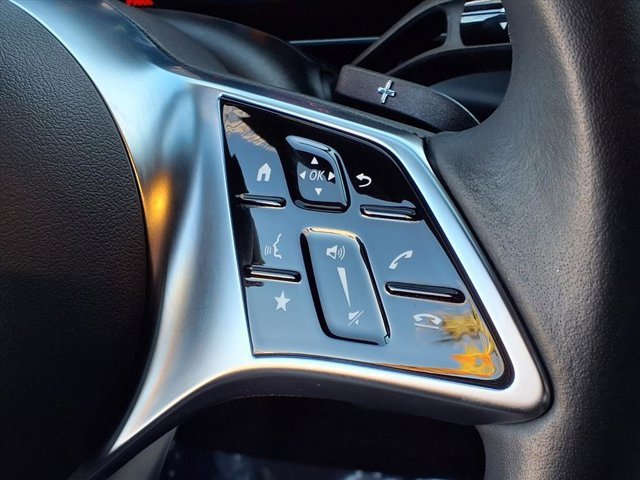 Used 2025 Mercedes-Benz GLC 300 image 11