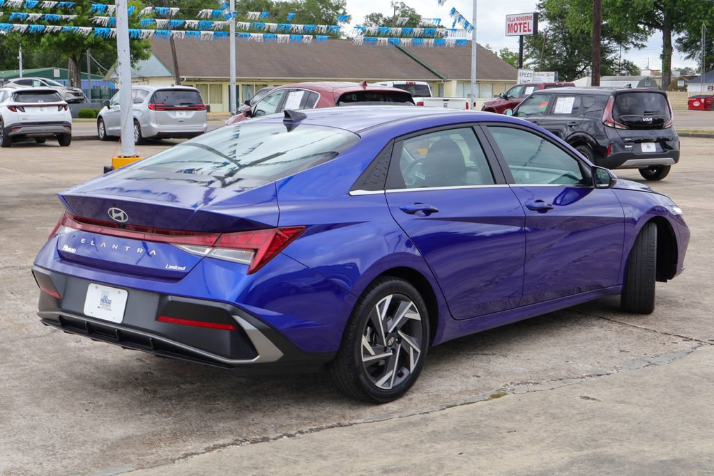 Used 2025 Hyundai Elantra Limited FWD image 21