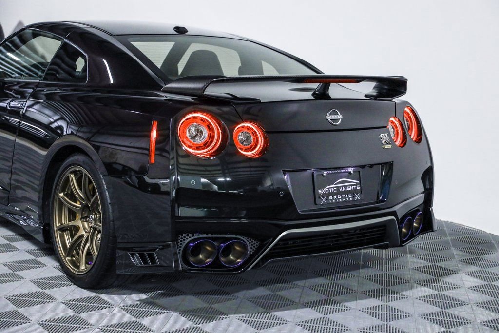 Used 2021 Nissan GT-R Premium image 22
