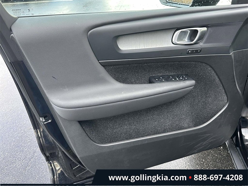 Used 2025 Volvo XC40 B5 Plus image 15