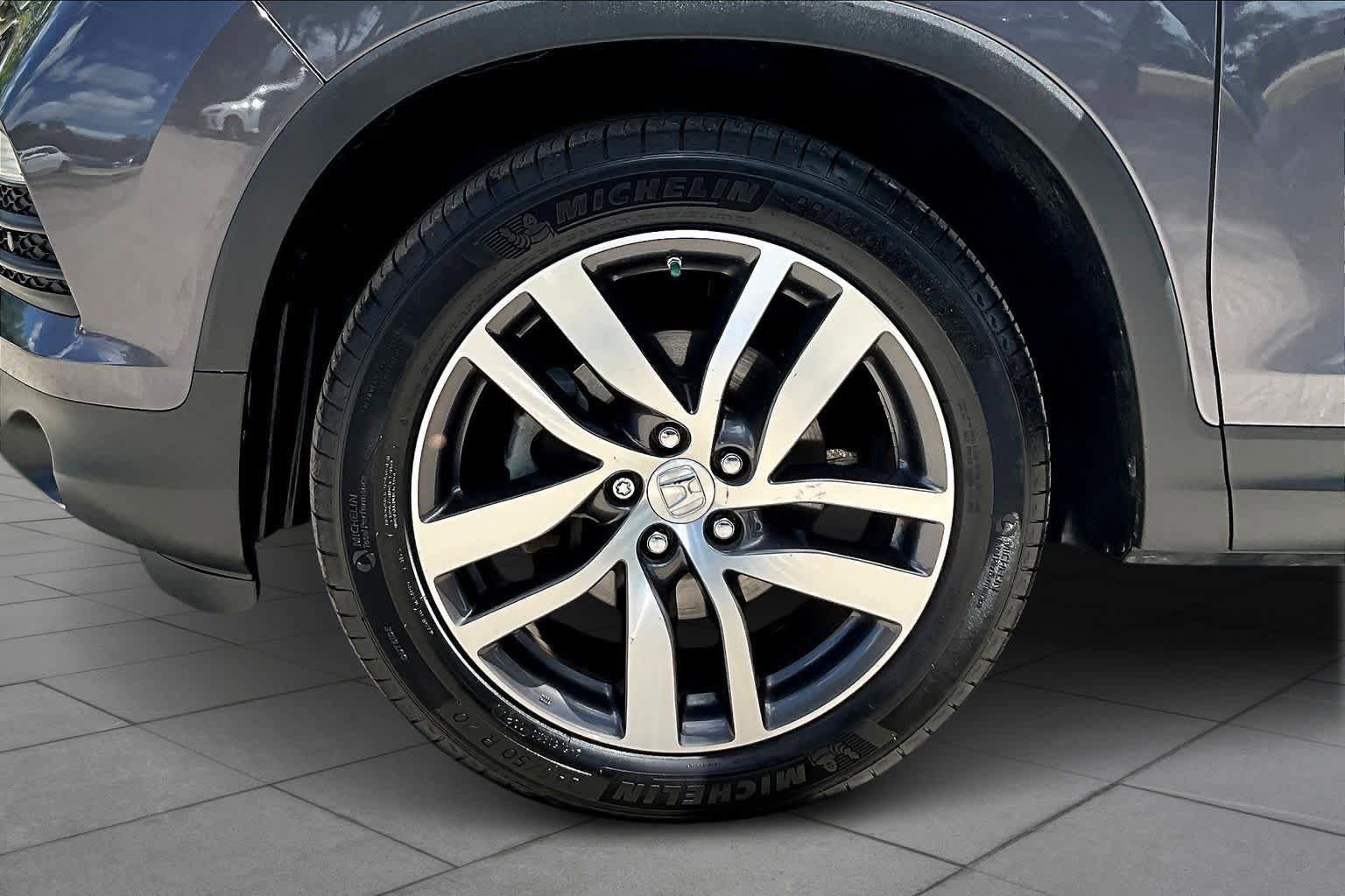 Used 2018 Honda Pilot Elite image 11