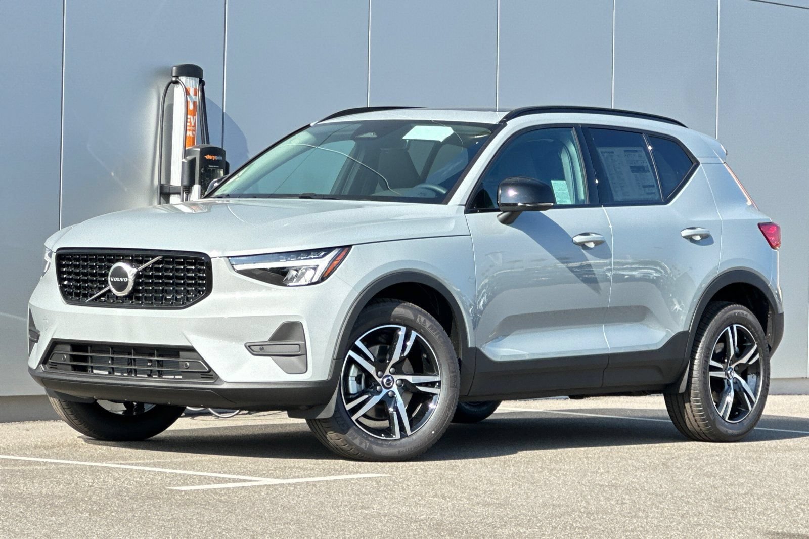 New 2026 Volvo XC40 B4 Core w/ Climate Package