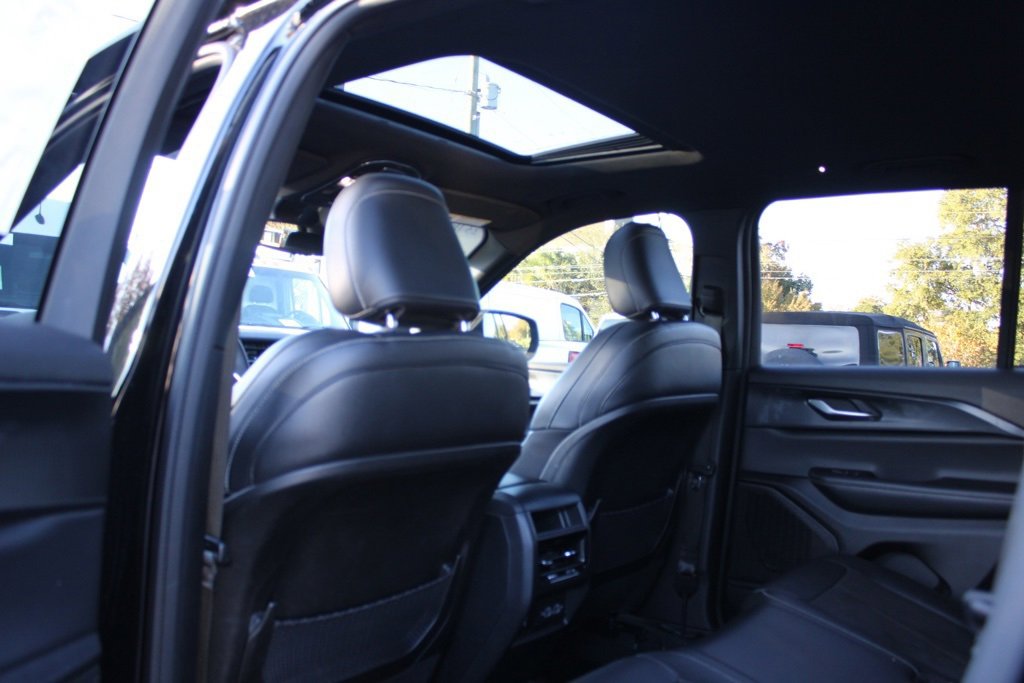Used 2023 Jeep Grand Cherokee Altitude image 31