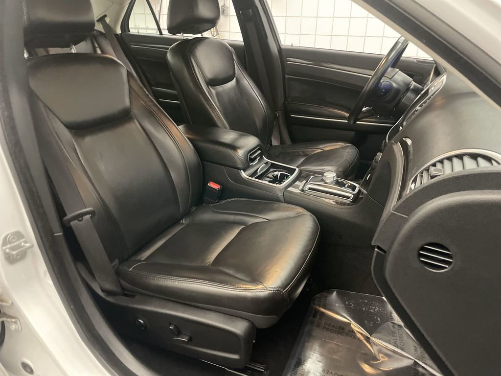 Used 2021 Chrysler 300 Touring L AWD/4WD image 20