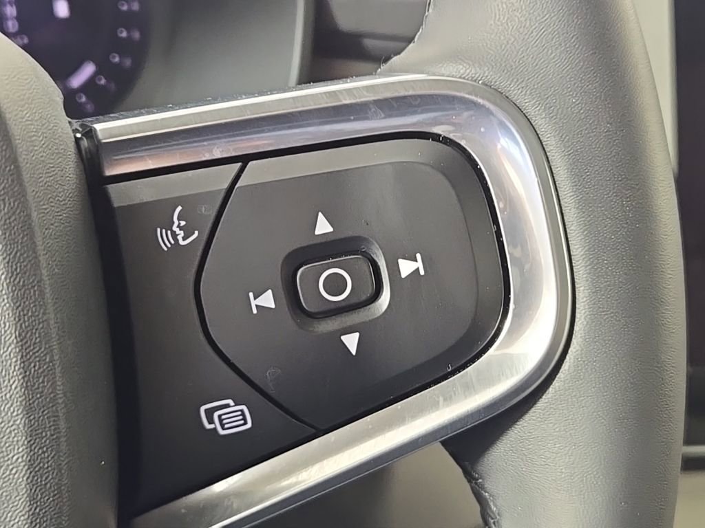 Certified 2024 Volvo XC40 B5 Plus w/ Climate Package image 23