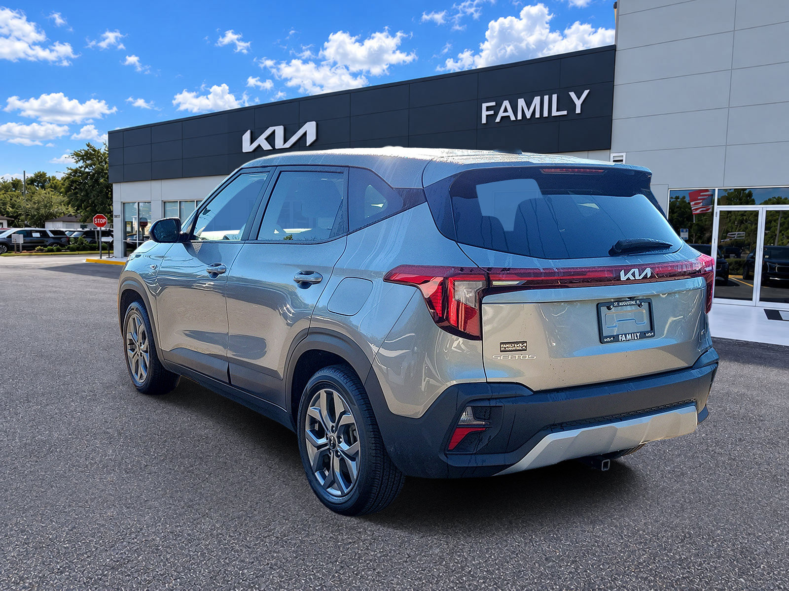 Used 2024 Kia Seltos LX AWD/4WD image 4