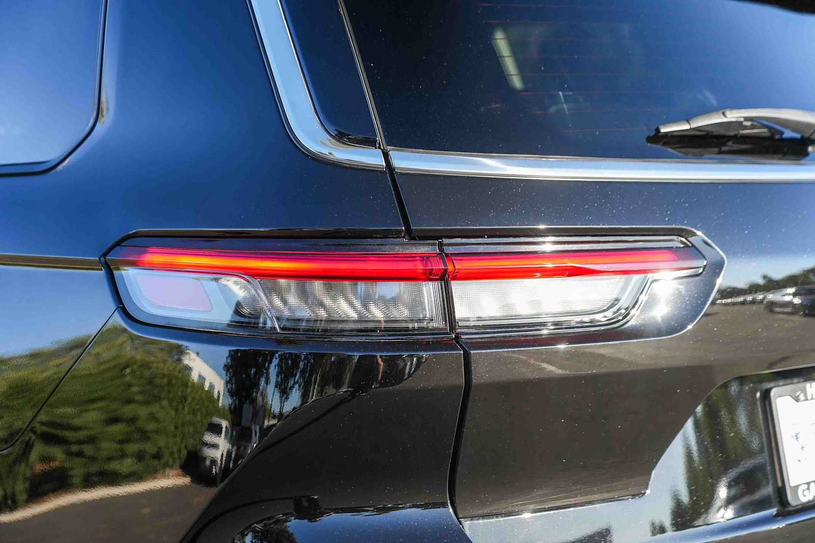 Used 2023 Jeep Grand Cherokee L Limited RWD image 9