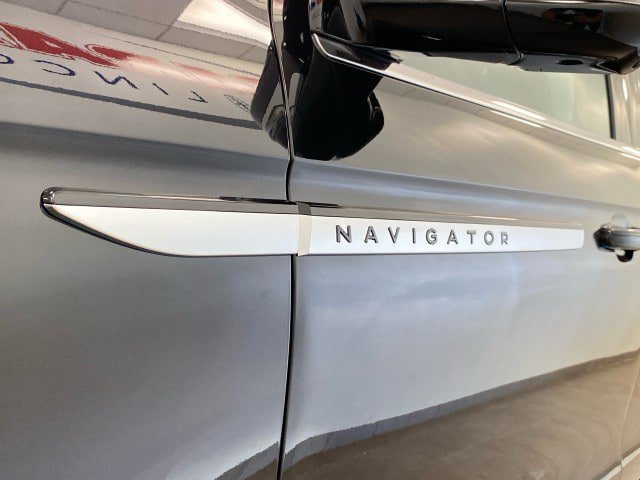 New 2027 Lincoln Navigator Reserve AWD/4WD image 17