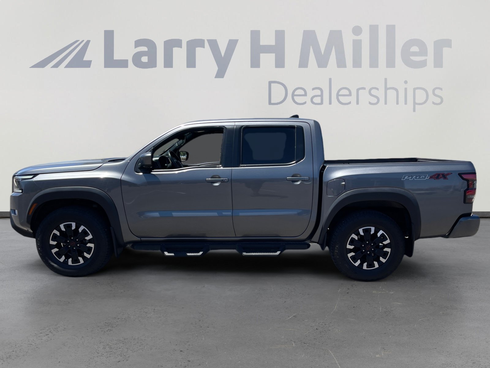 Used 2023 Nissan Frontier PRO-4X w/ Pro Convenience Package AWD/4WD image 3