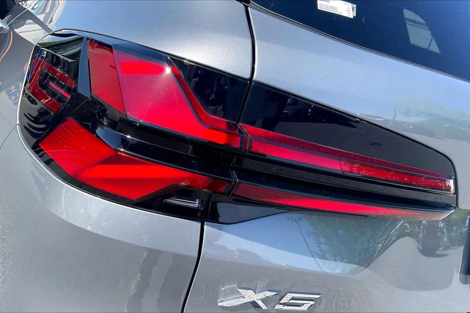 Used 2024 BMW X5 xDrive40i w/ Parking Assistance Package AWD/4WD image 29