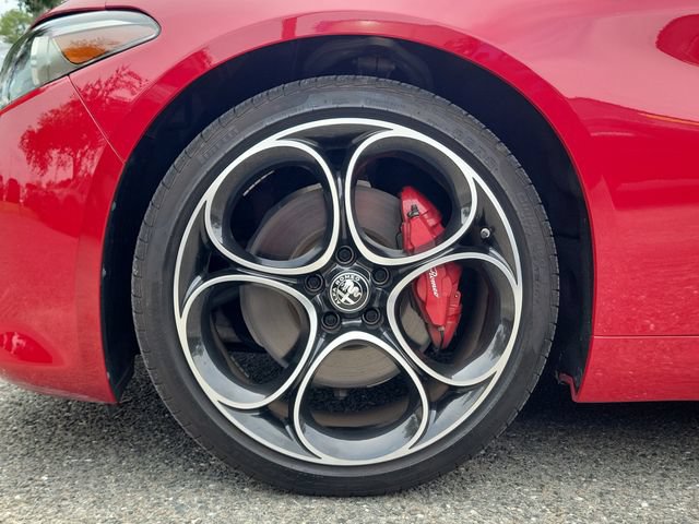 Used 2022 Alfa Romeo Giulia Veloce AWD/4WD image 6