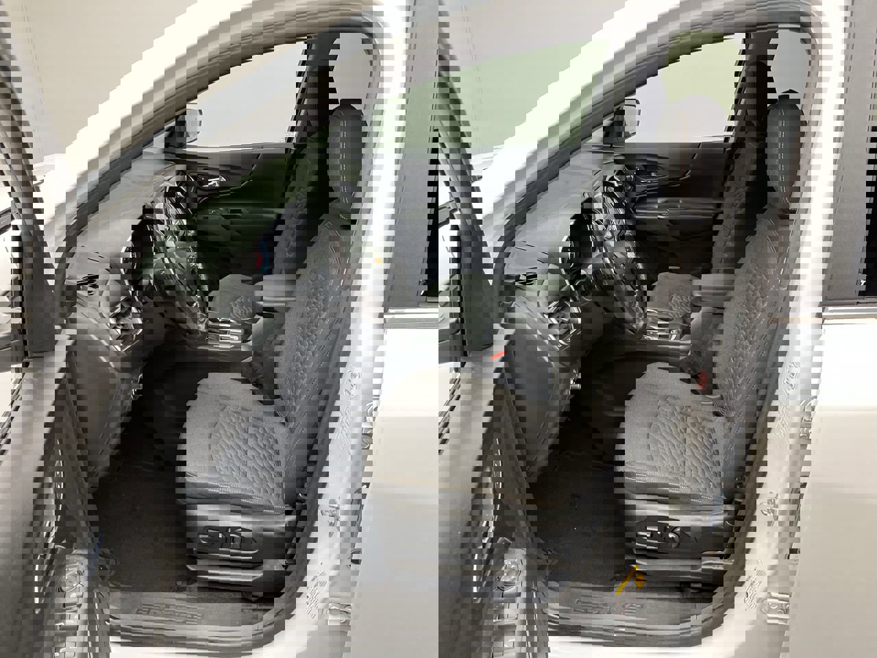 Used 2021 Chevrolet Equinox LT image 3