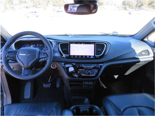 Used 2022 Chrysler Pacifica Touring-L w/ S Appearance Package FWD image 7