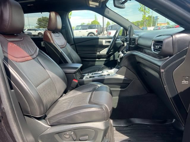 Used 2024 Ford Explorer Platinum w/ Technology Package AWD/4WD image 11