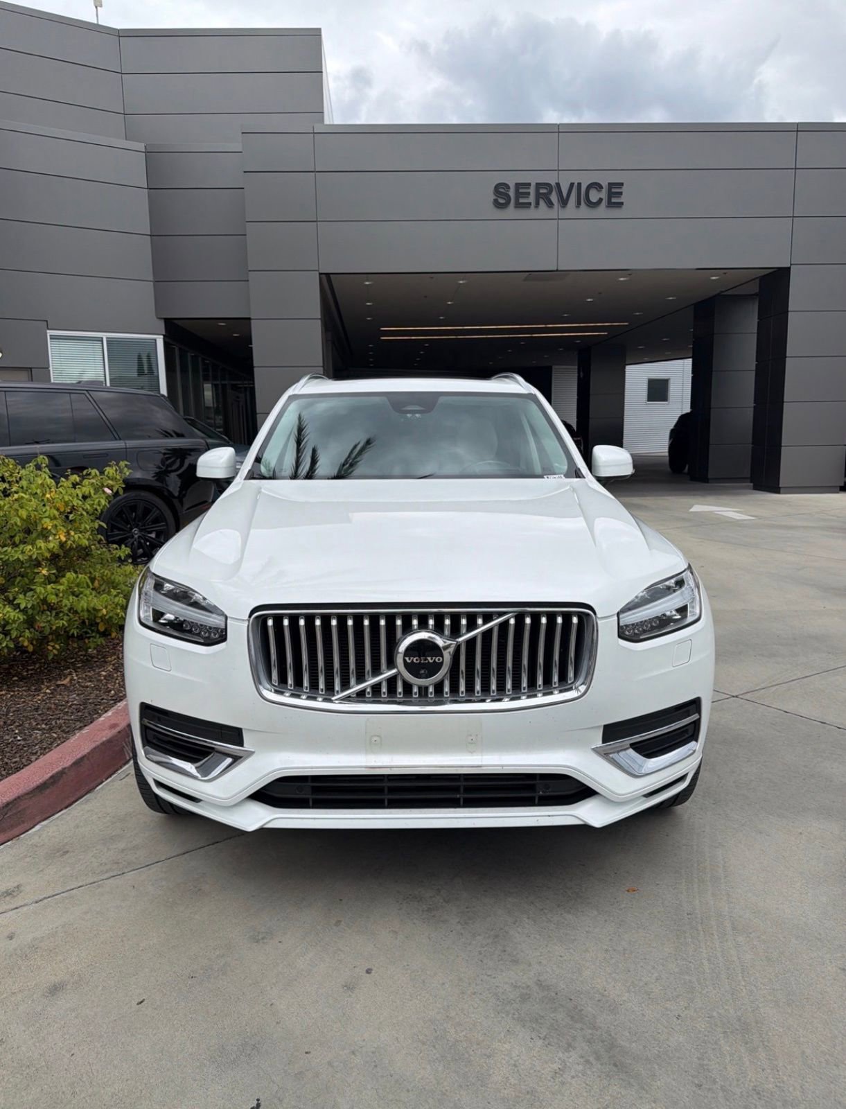 Used 2023 Volvo XC90 T8 Ultimate w/ Protection Package Premier AWD/4WD image 2