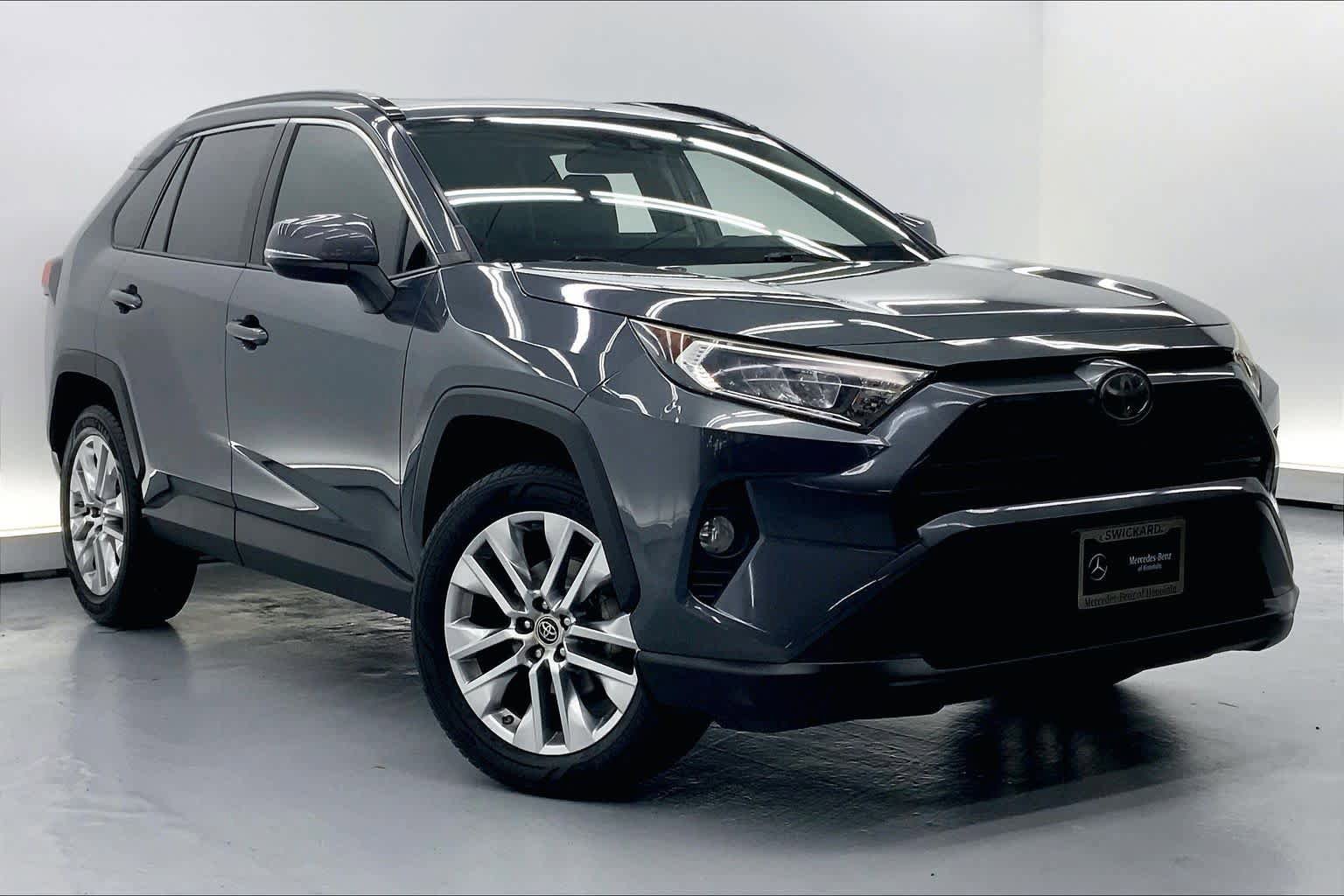 Used 2019 Toyota RAV4 XLE Premium FWD image 6